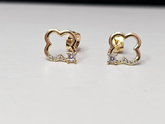 Stud earrings1